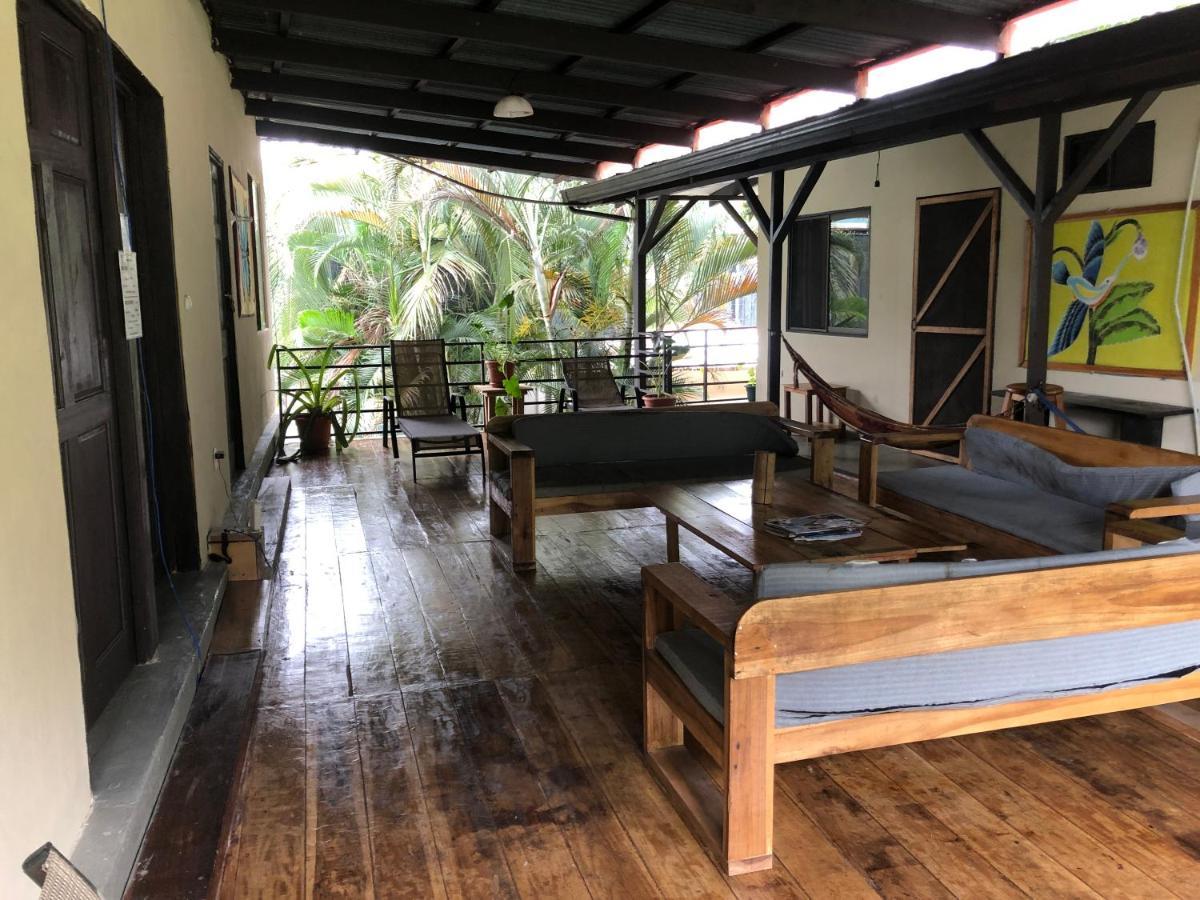 Be My Guest Cabinas Puerto Viejo de Talamanca Bagian luar foto