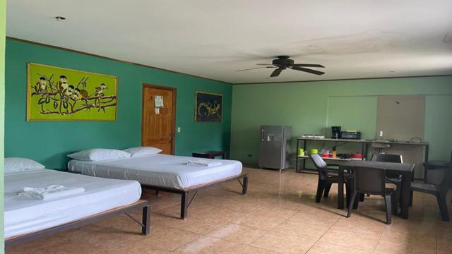Be My Guest Cabinas Puerto Viejo de Talamanca Bagian luar foto