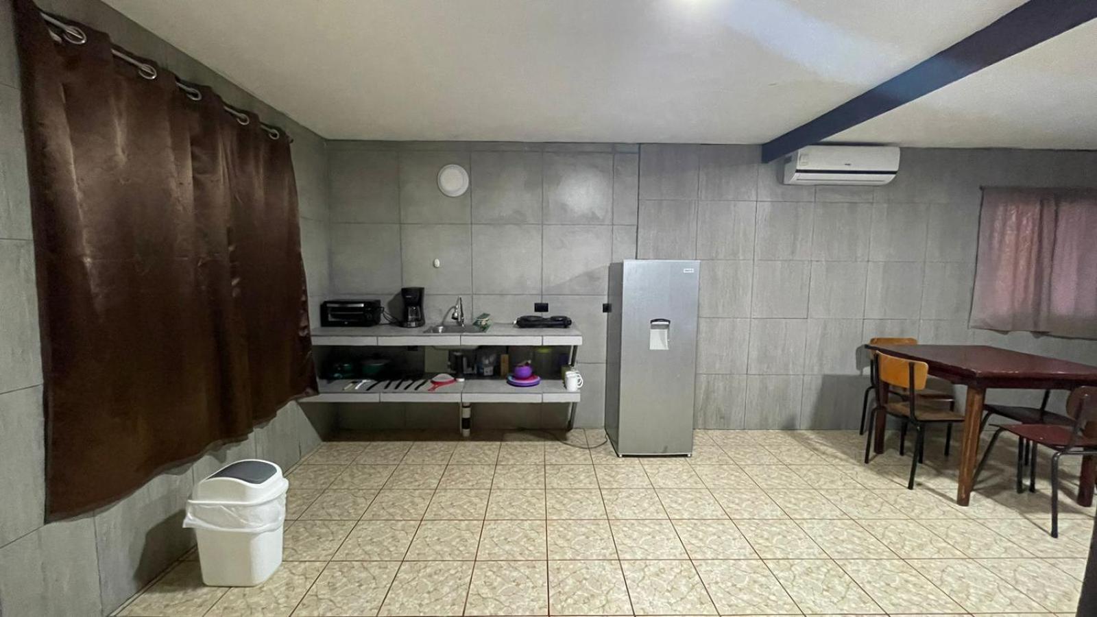 Be My Guest Cabinas Puerto Viejo de Talamanca Bagian luar foto