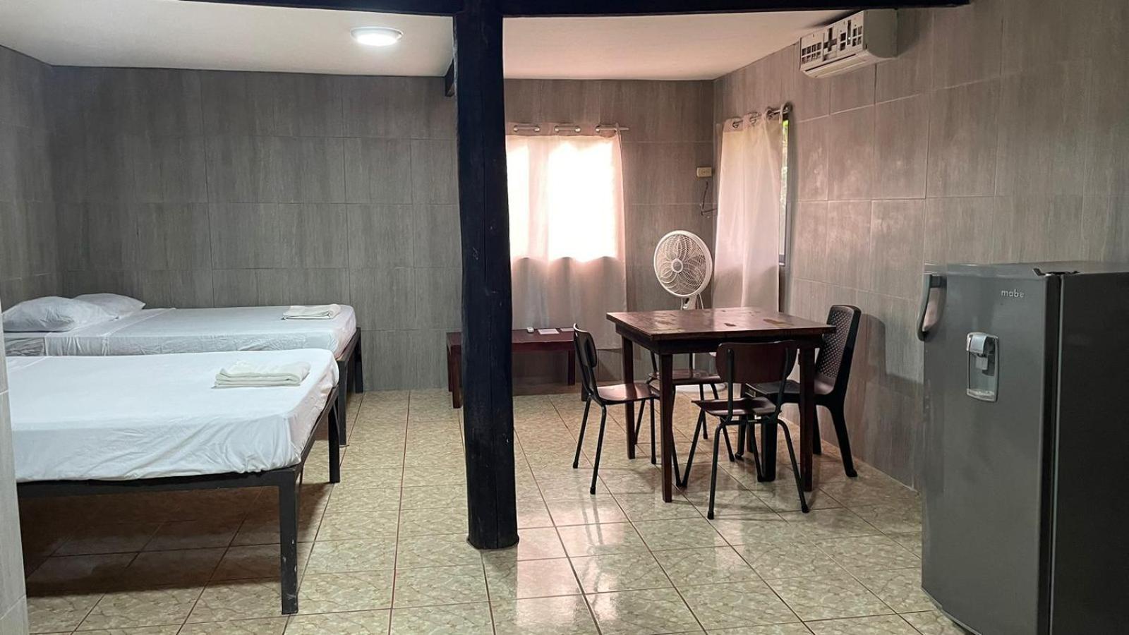 Be My Guest Cabinas Puerto Viejo de Talamanca Bagian luar foto