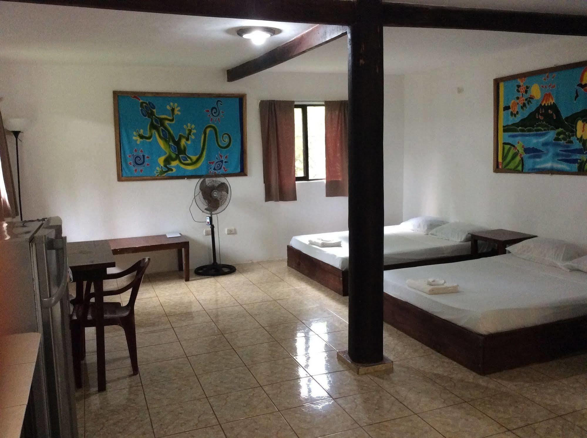 Be My Guest Cabinas Puerto Viejo de Talamanca Bagian luar foto