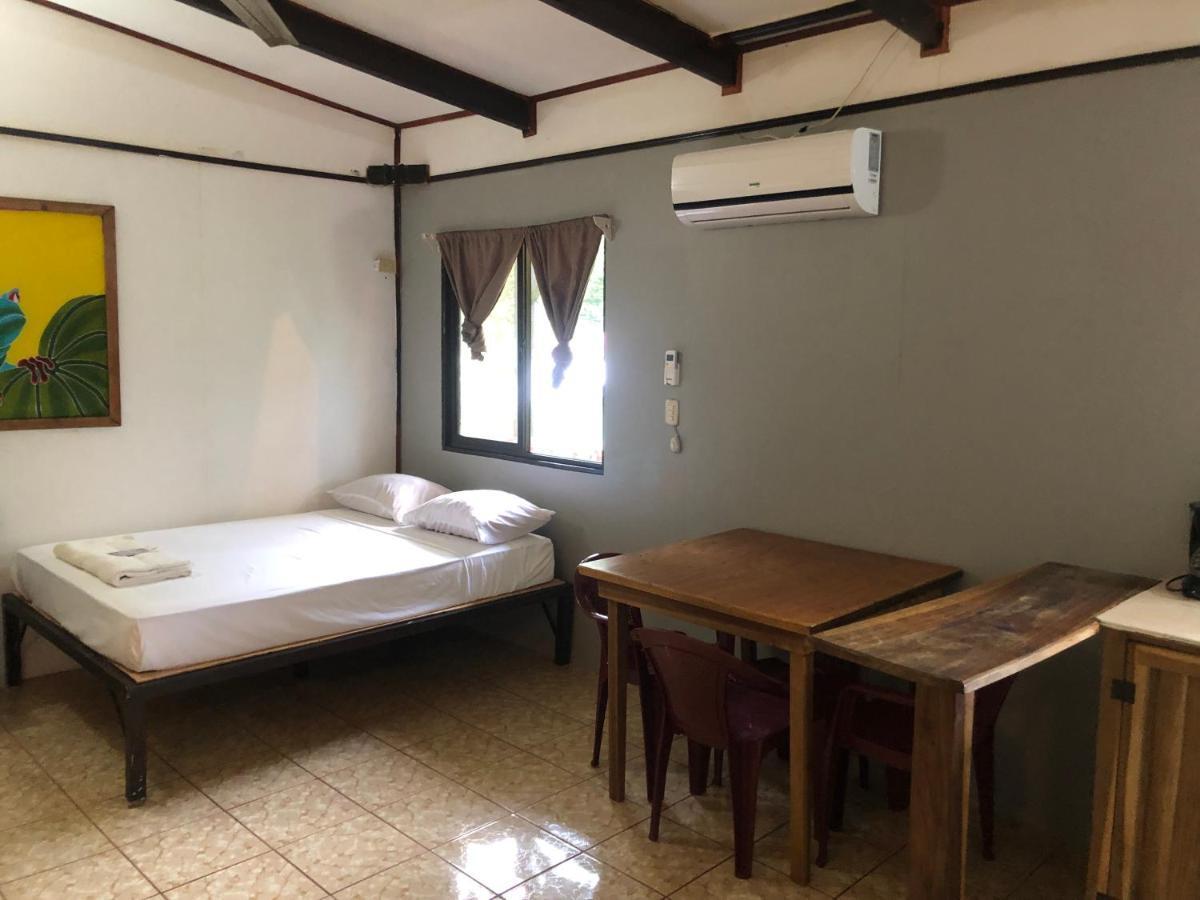 Be My Guest Cabinas Puerto Viejo de Talamanca Bagian luar foto