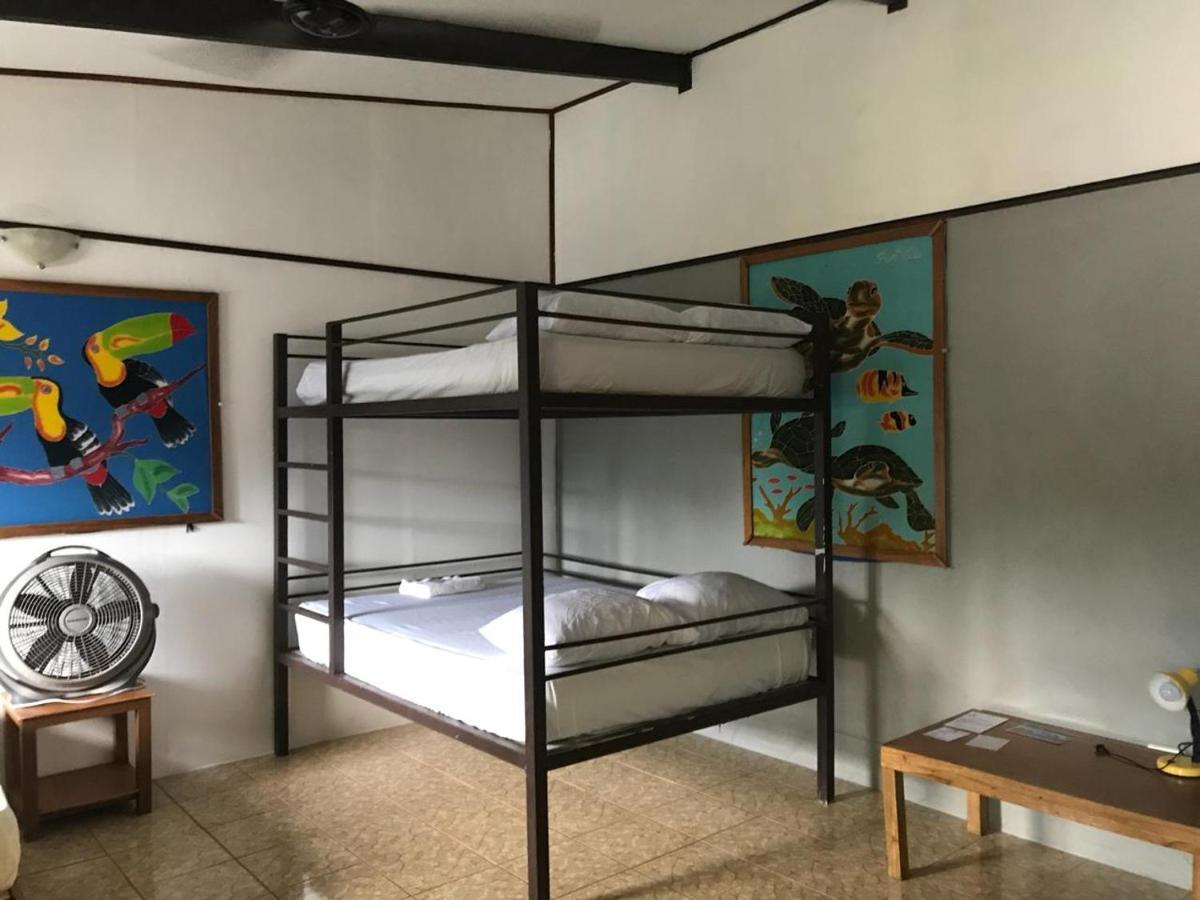 Be My Guest Cabinas Puerto Viejo de Talamanca Bagian luar foto